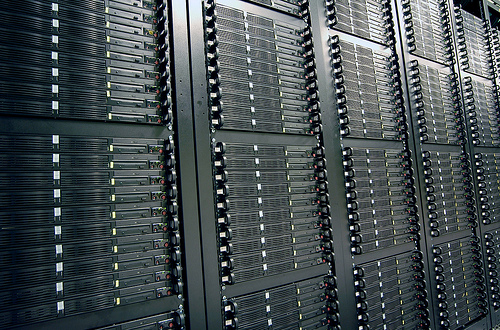 Hosting Server | Servers Stock Photo von getButterfly bei Flickr unter einer CC BY-SA 2.0 Lizenz