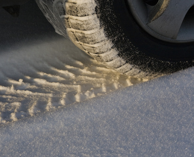 Wintereinbruch: Wie schnell darf man mit Winterreifen fahren?