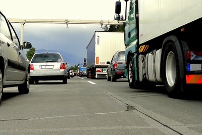 Immer in Zeitnot - trucker auf der Autobahn Bild: © Jens Märker / pixelio.de